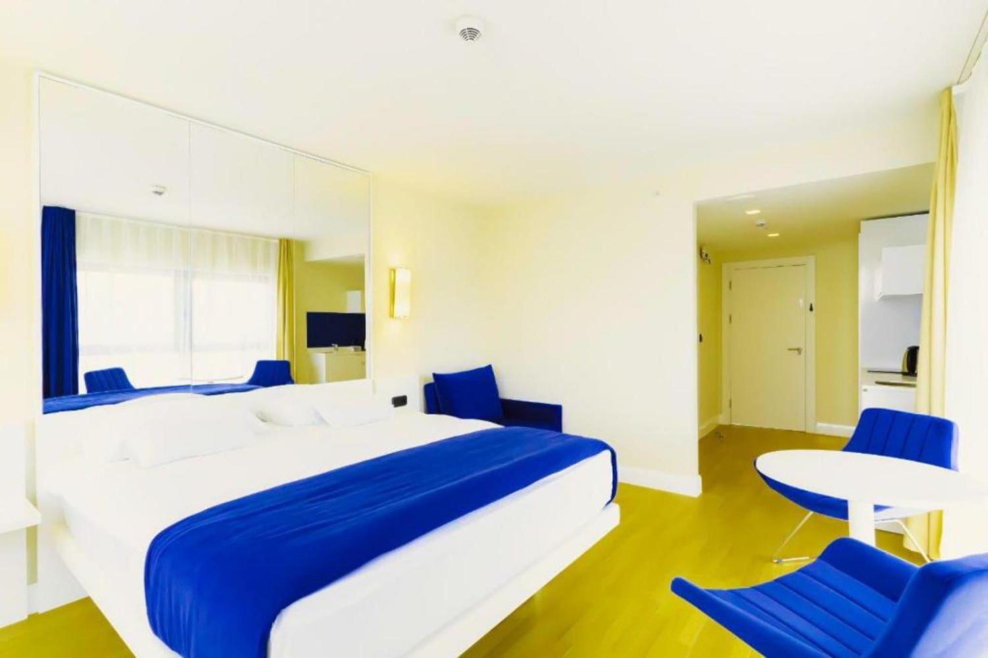Delux Sea View Aparthotel In Orbi City Батуми Экстерьер фото