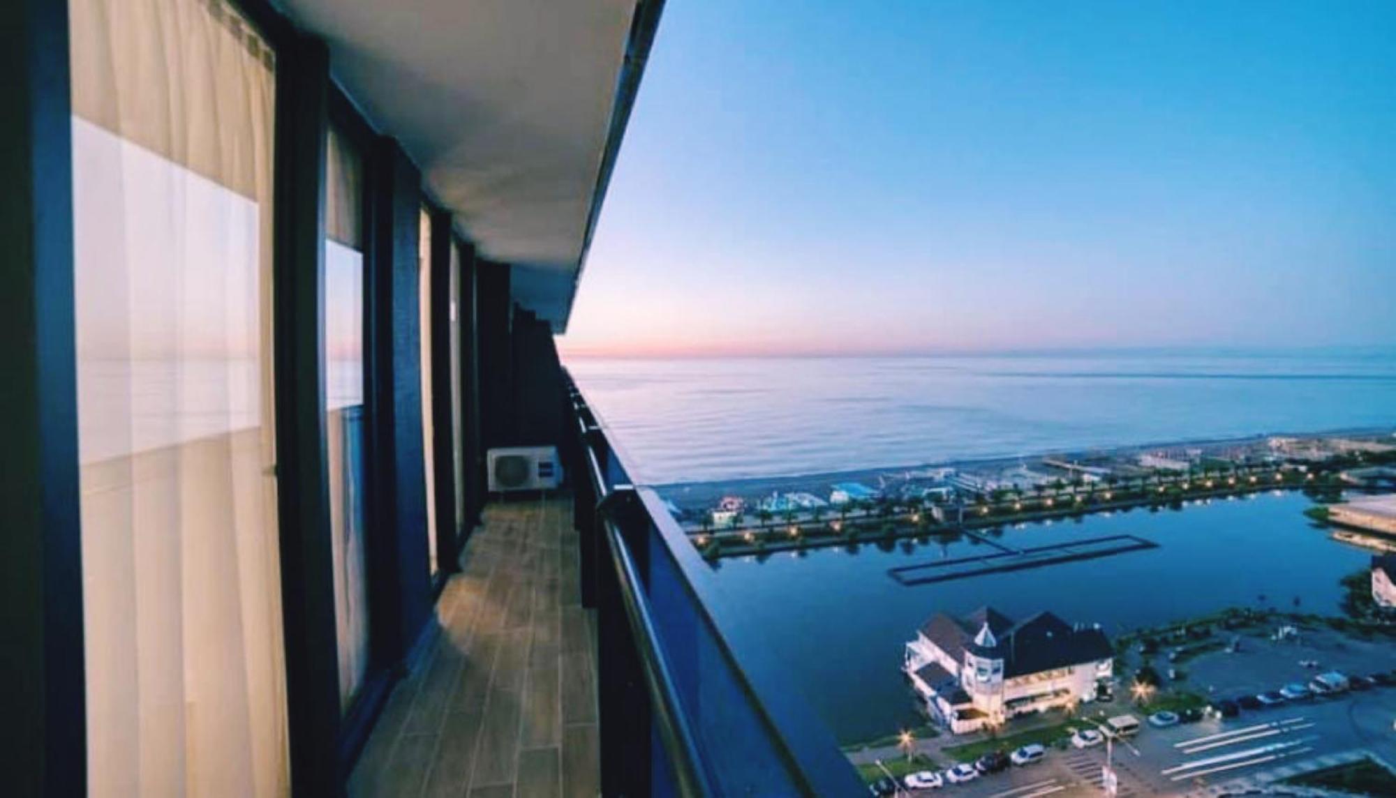 Delux Sea View Aparthotel In Orbi City Батуми Экстерьер фото