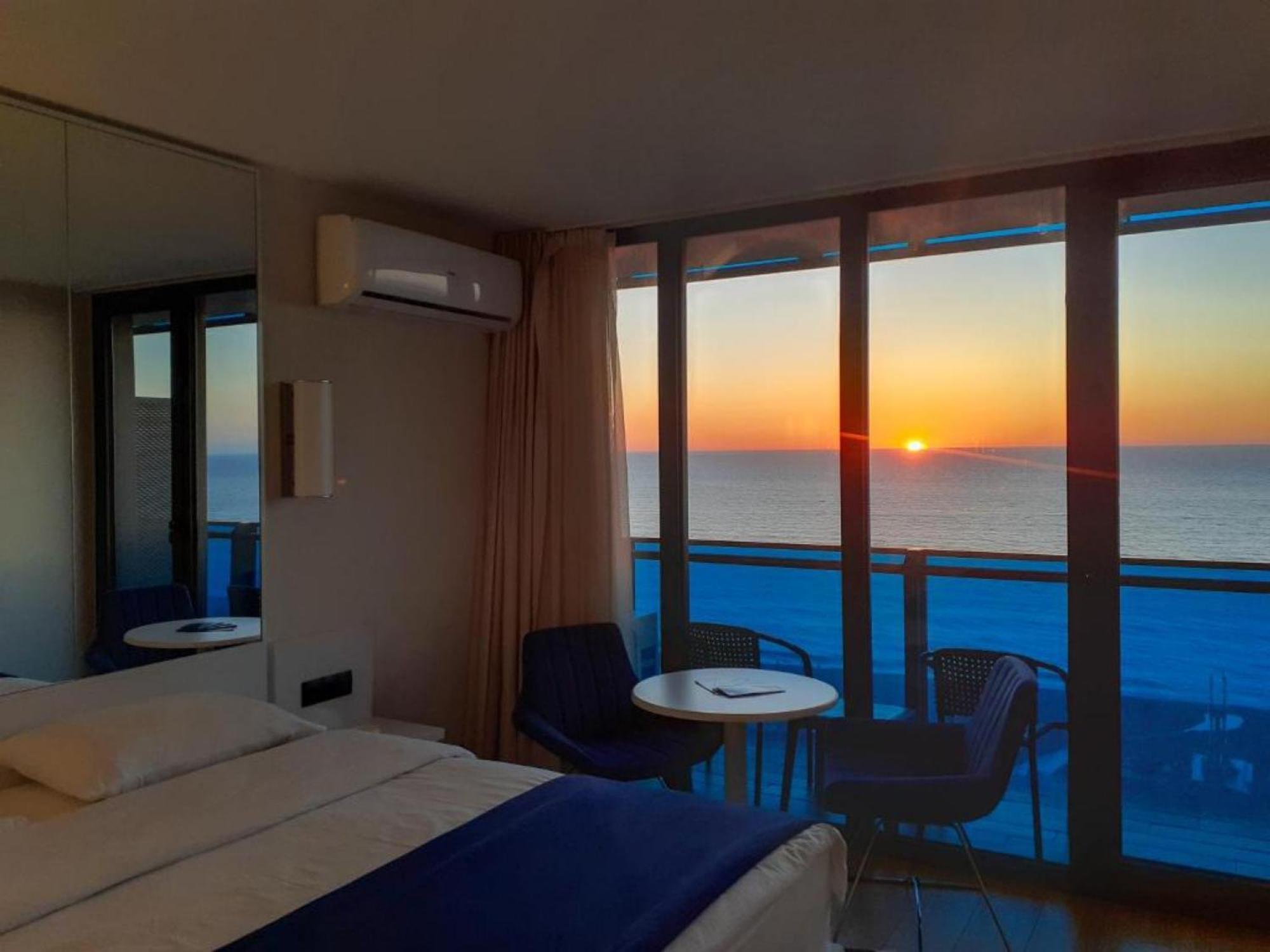 Delux Sea View Aparthotel In Orbi City Батуми Экстерьер фото