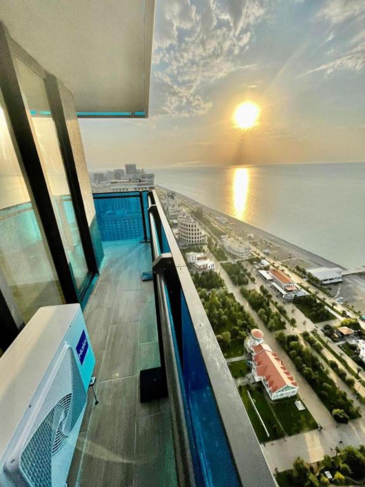 Delux Sea View Aparthotel In Orbi City Батуми Экстерьер фото