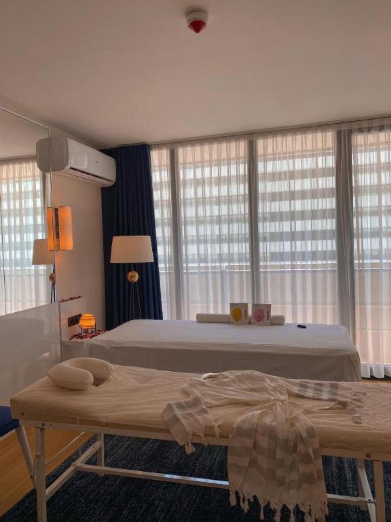Delux Sea View Aparthotel In Orbi City Батуми Экстерьер фото