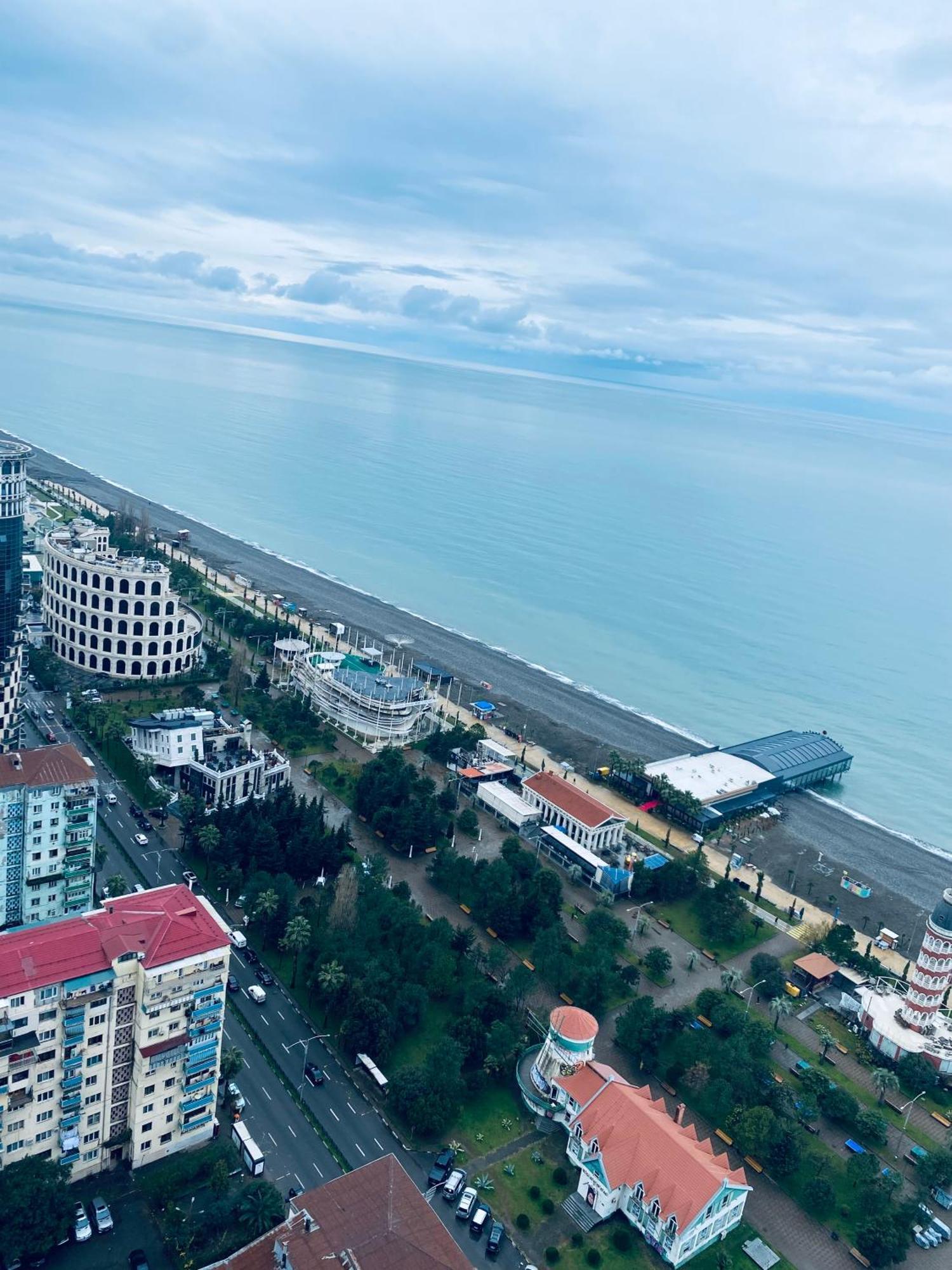 Delux Sea View Aparthotel In Orbi City Батуми Экстерьер фото