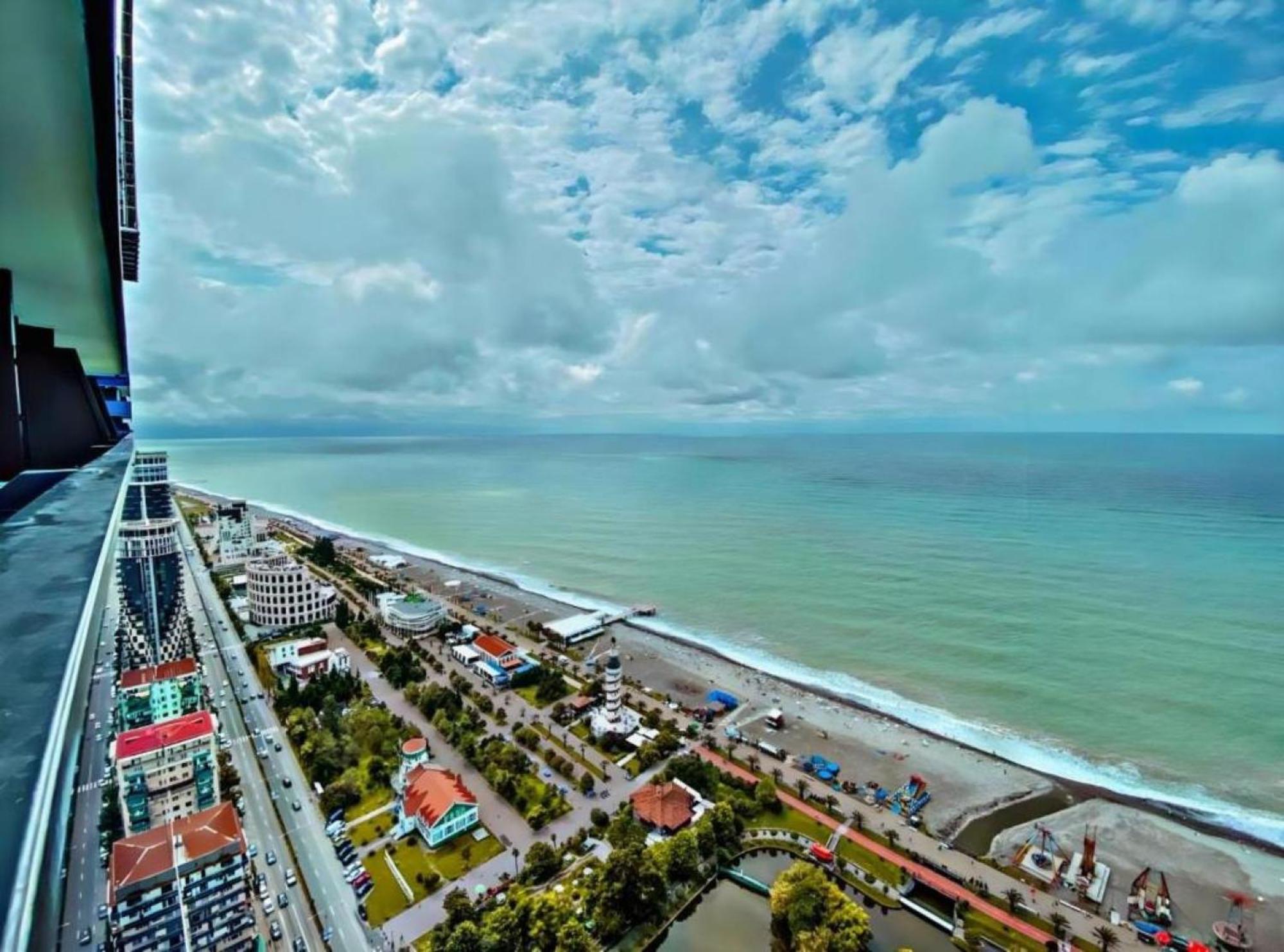 Delux Sea View Aparthotel In Orbi City Батуми Экстерьер фото